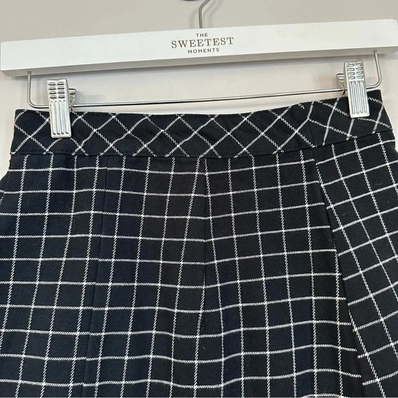 H&M Divided Women's Short A-Line High Waisted Skirt with Front Buttons Sz 2 GUC - Picture 3 of 6